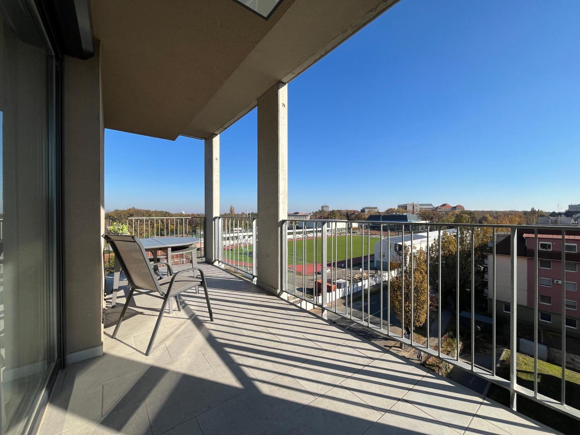 Great Forest View Penthouse Apartament