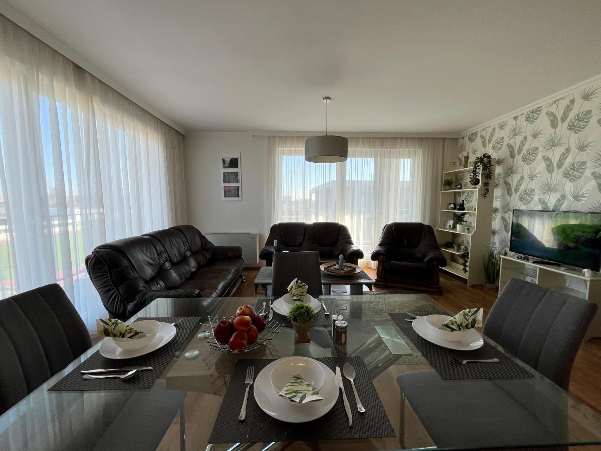 Great Forest View Penthouse Apartament *
